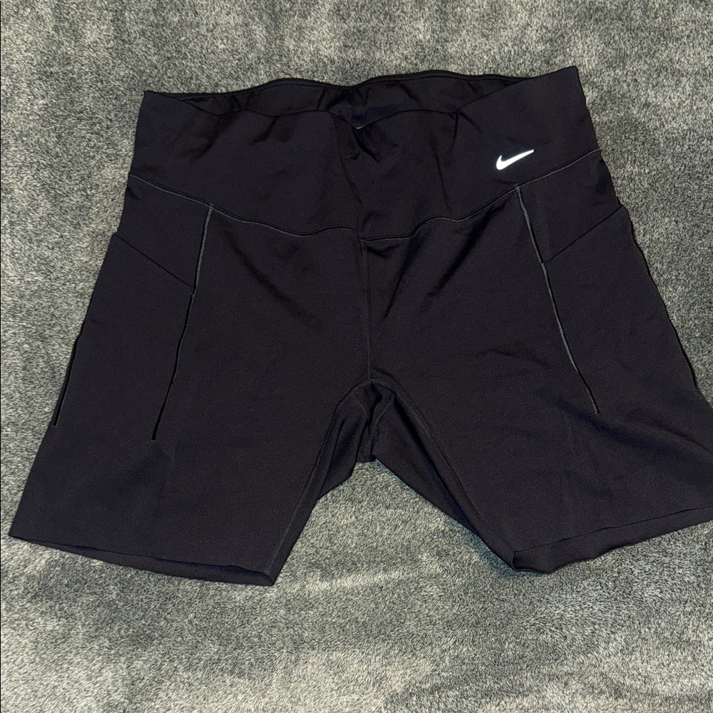 Nike women’s high waisted 8” biker shorts size 1X